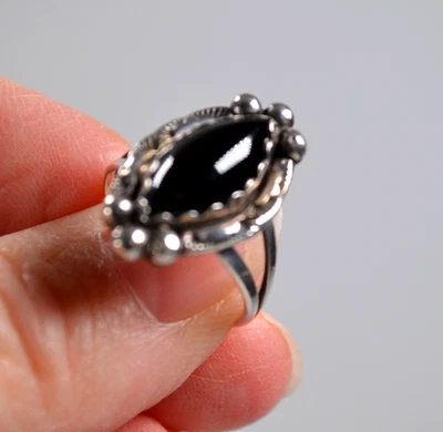 Vintage LL Signed Southwestern Sterling Silver Black Onyx Ring - Size 6.5 - Image 1 of 4
