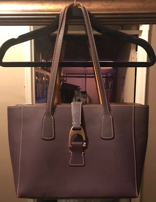 Сумка с короткими ручками Dooney & Bourke модель Florentine Small Shannon 12 дюймов x 9,5 дюйма Слива и оранжевый - Изображение 1 из 4