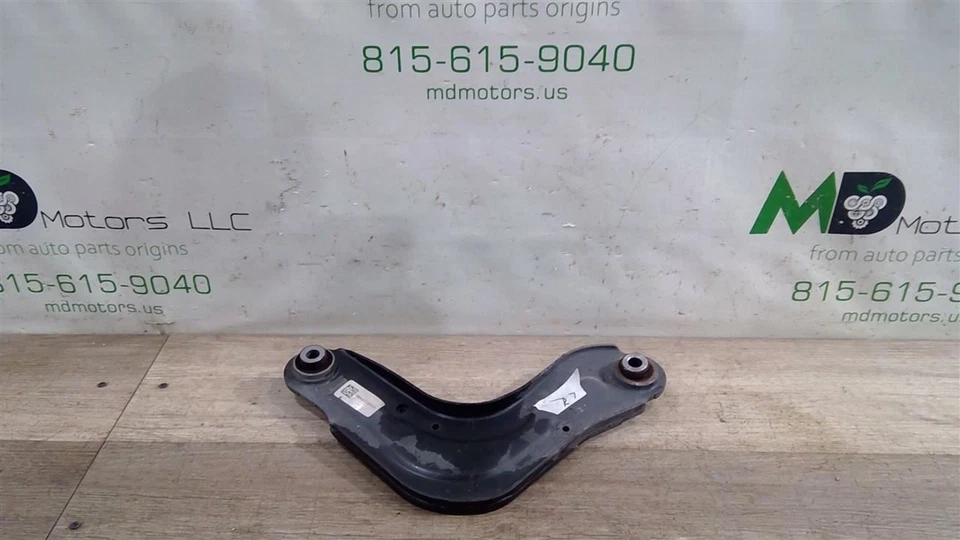 Chrysler Voyager 2020-2024 brazo de control trasero izquierdo inclinación superior OEM  Foto 1 de 4