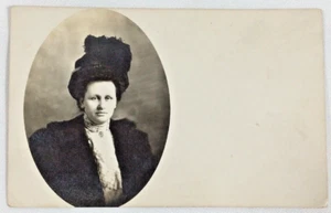 RPPC 1910-1920s Picture Of Well Dressed Woman - Picture 1 of 3