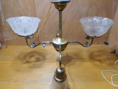 Antigua lámpara de gas/eléctrica de 4 brazos convertida a eléctrica con pantallas #4075 Foto 1 de 4