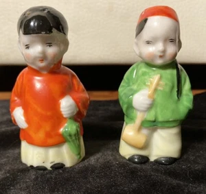 Vintage Asian Couple Man And Woman Salt & Pepper Shakers ~ Japan ~ 3" Tall - Picture 1 of 10