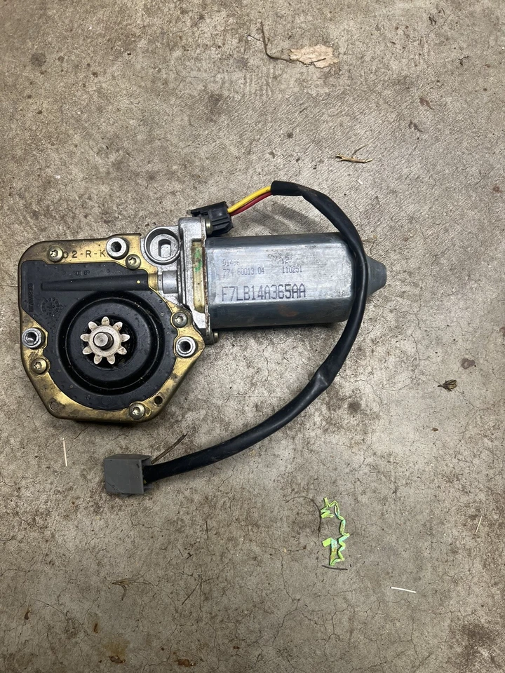 1997 1998 Lincoln Mark VIII Window Motor Driver Side - Image 1 of 1