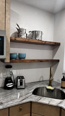 Estante flotante, madera maciza recuperada de 1,5 pulgadas de espesor de graneros de 1900 hecho a mano en EE. UU. Foto 1 de 4