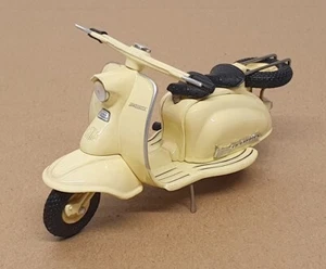Xonex Escala 1/12 13627 - Vehículo de Pedal Scooter Lambretta - Crema - Imagen 1 de 5