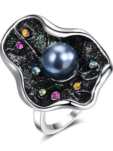 Flower-Shaped Statement Ring with Black Petals and Grey Faux Pearl - Picture 1 of 6