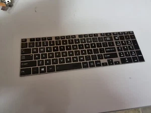 Toshiba Satellite P870 keyboard - Picture 1 of 2