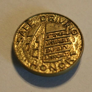 VINTAGE SAFER DRIVER HONOR PIN Automobile Insurers Safety Association - Picture 1 of 2