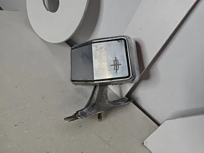 Conjunto de espejo retrovisor para conductor Lincoln Mark III de fábrica 67-71 Foto 1 de 4