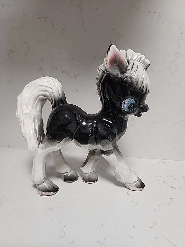 Estatuilla de caballo pony de ojo grande del Pacífico de cerámica de colección negra/gris  Foto 1 de 4