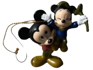 De colección 1992 Avon Disney Mickey Mouse como Bob Cratchit adorno de Navidad - Imagen 1 de 7