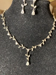 beautiful bridal jewelry set necklace And Earrings - Picture 1 of 5