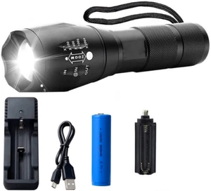 TORCIA 100000 LUMEN POTENTE TATTICA/MILITARE LED T6 RICARICABILE ZOOM KIT TORCE - Foto 1 di 3