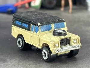 Vintage Micro Machines Land Rover Tan Black Top 1994 LGT - Picture 1 of 8