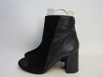 Botas botín de moda Matisse para mujer talla 10 M negras de gamuza con estampado de serpiente y cremallera al tobillo Foto 1 de 4