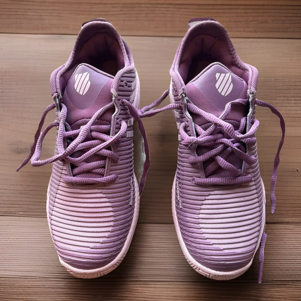 Zapatillas deportivas para mujer K-Swiss en púrpura talla 8. Usado Foto 1 de 4