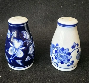 Pier 1 Imports Mandarine blau & weiß Chintz Porzellan Salz & Pfefferstreuer - Bild 1 von 3