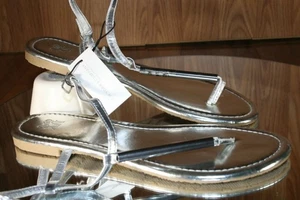 T-strap Sandals Women sz 7 Metallic Silver New York & Company Flat thongs NWT - Picture 1 of 11