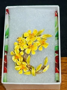 Beautiful Vintage Bouquet of Yellow Flowers Brooch by ART! 0924 - Picture 1 of 2