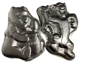 2 formas de pastel de metal Wilton vintage Disney Winnie the Pooh & Tigger 1995 - Imagen 1 de 8