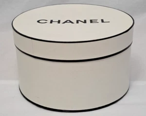 Chanel White & Black Chic Round Mini Perfume Giftset Hat Box White Black Red - Picture 1 of 17