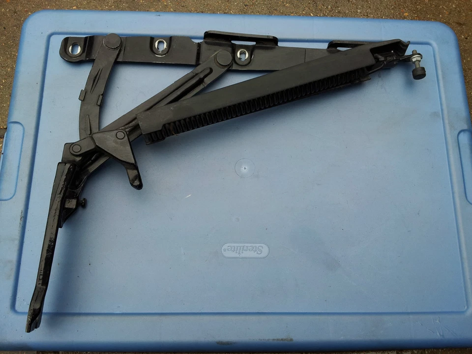 BISAGRA MALETERO TRASERO IZQUIERDO MERCEDES-BENZ W220 S430 S500 Foto 1 de 1