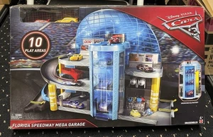 Disney Pixar Cars Florida Speedway Mega Garage 10 aree di gioco 2017 Mattel nuovo con scatola - Foto 1 di 3