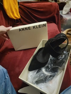 Bomba de tacón Anne Klein Kitten para mujer talla 10 M negra punta abierta Foto 1 de 3