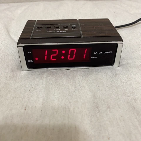 VINTAGE MICRONTA Electric Digital Red Light LED Alarm Clock 63-829 Brown Wood Cover