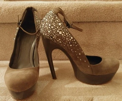 Alexander McQueen Gris Gamuza Cristal Tachonado Plataforma 5" Mary Jane Talla 35.5 $3595 Foto 1 de 4