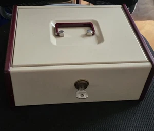 Burg-Wächter Geldkassette Abschließbar, 1 Schlüssel 27x22x11 cm - Bild 1 von 5