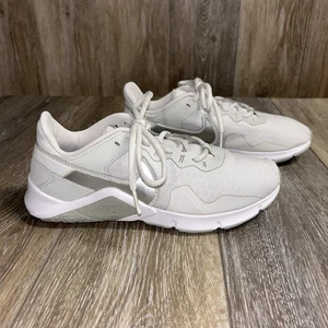 Nike Legend Essential 2 Damenschuhe US-Größe 7,5 Photon Dust grau silber - Bild 1 von 10