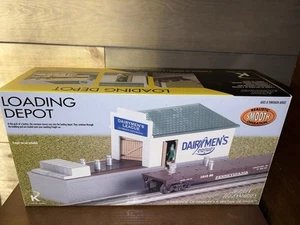K-LINE O SCALE DAIRYMEN'S LEAGUE BETRIEB MILCHLADEDEPOT 6-14291 NEU IN BOX - Bild 1 von 2