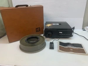 Kodak Carousel Custom 840H Projektor & Fernbedienung in Ledertasche S8258 - Bild 1 von 15