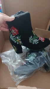 Size 5 Real Suede Embroidered Womens Boots - Picture 1 of 4