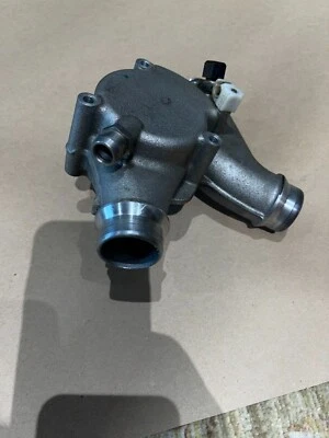 BMW M3 Aluminum Thermostat Housing S65 V8 E90 E92 E93 Oem 2008-2013 Foto 1 de 4