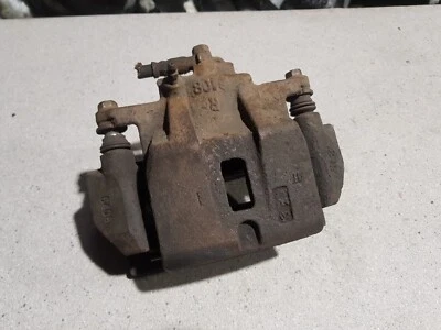 Pinza de freno delantera lado del conductor Lexus RX400h Foto 1 de 2