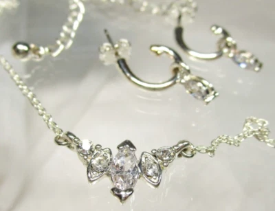 Новый в коробке 2005 AVON серебристого тона маркиза CZ ожерелье серьги подарочный набор новый - Изображение 1 из 4