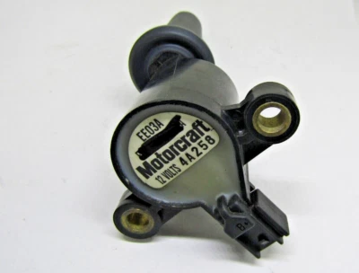 Bobina de encendido estándar UF-162 para Ford Taurus 96-99 3,4 L-V8 Foto 1 de 4