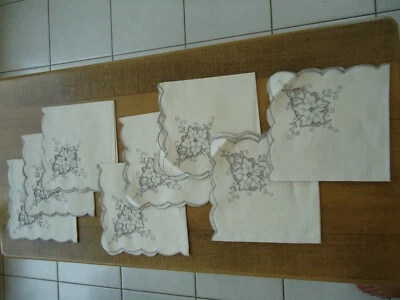 SERVIETTES LIN BEIGE BRODERIE FLEURS - Photo 1/4