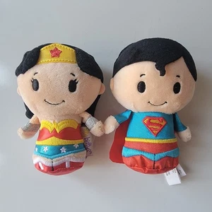 DC Comics Wonder Woman & Superman Itty Bittys Plüschtier von Hallmark - Bild 1 von 3