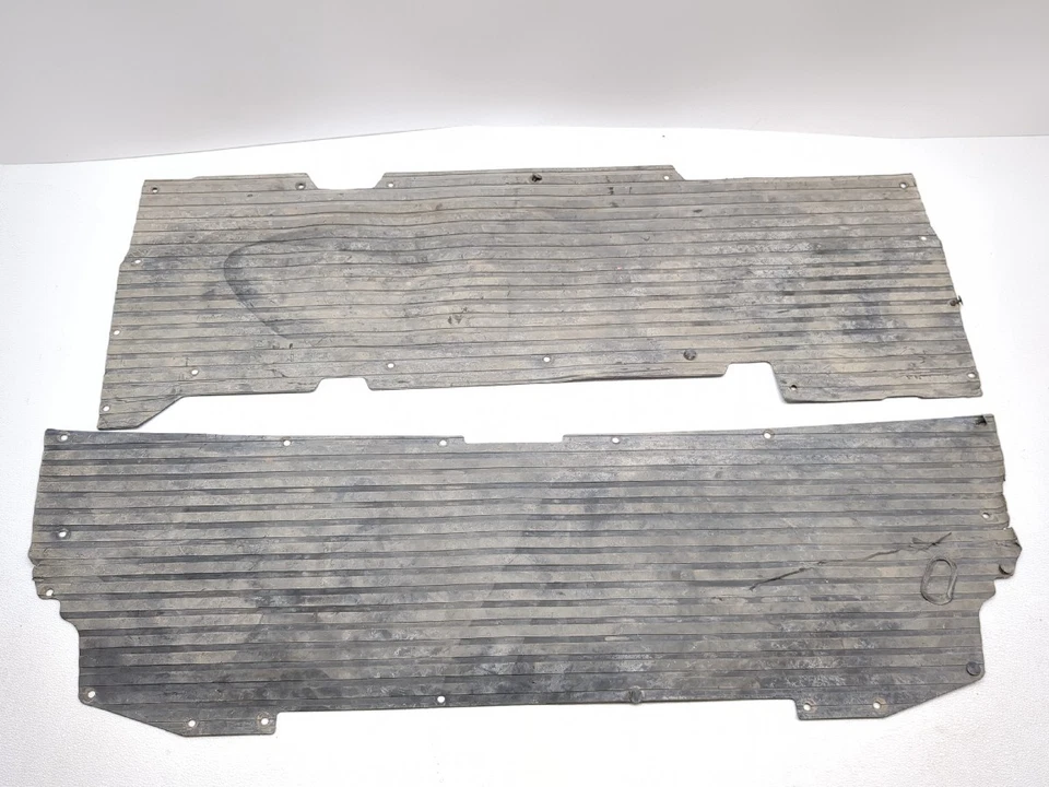 Tapetes de assoalho de borracha dianteiros e traseiros 16-25 Kubota RTV X1140 - Imagem 1 de 4