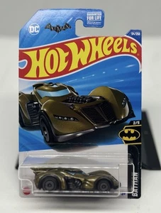 Hot Wheels Batman Arkham Asylum Batmobile Oro HW Batman Serie 2/5 2025 Uscita - Foto 1 di 15