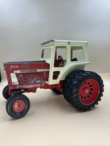 VINTAGE 1972 1/16 ERTL INTERNATIONAL 1466 TRACTOR TURBO W/ CAB / DUALS FARM TOY - Picture 1 of 10
