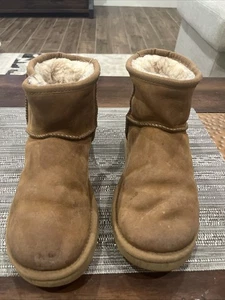 Neu im Karton UGG Australia Classic Mini II Winterstiefel für Damen, Größe 7 - Kastanie - Bild 1 von 16