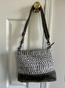 Neu MYRA BAG grau/weiß gewebte Baumwolle & gealtertes Leder 9” x 12” Umhängetasche Handtasche - Bild 1 von 9