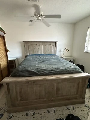 Marco de cama Pottery Barn Queen  Foto 1 de 4