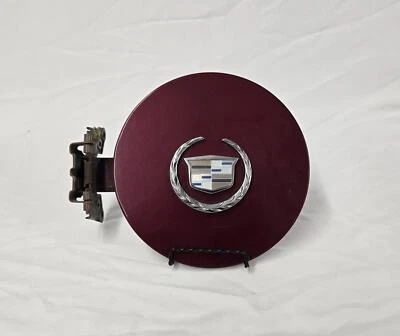 2004 Cadillac Escalade Rear Exterior Gas Tank Filler Door Assembly - Imagem 1 de 4