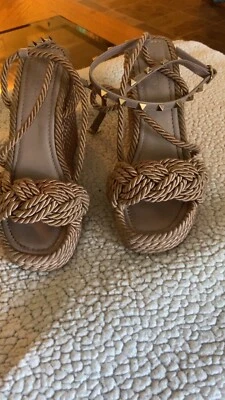 Valentino garavani 岩钉楔 7 码 — 第 1/4 张图片