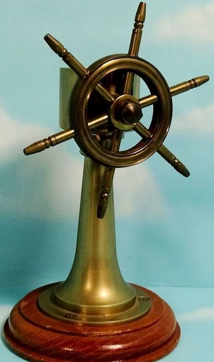 PIEZA DE ESCRITORIO VINTAGE ALEMANIA PINÁCULO NAVAL Y RUEDA DE BARCO Foto 1 de 4